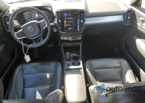 2020 Volvo Xc40 T4 Momentum z USA, uszkodzony, nr VIN YV4AC2HK0L2331213